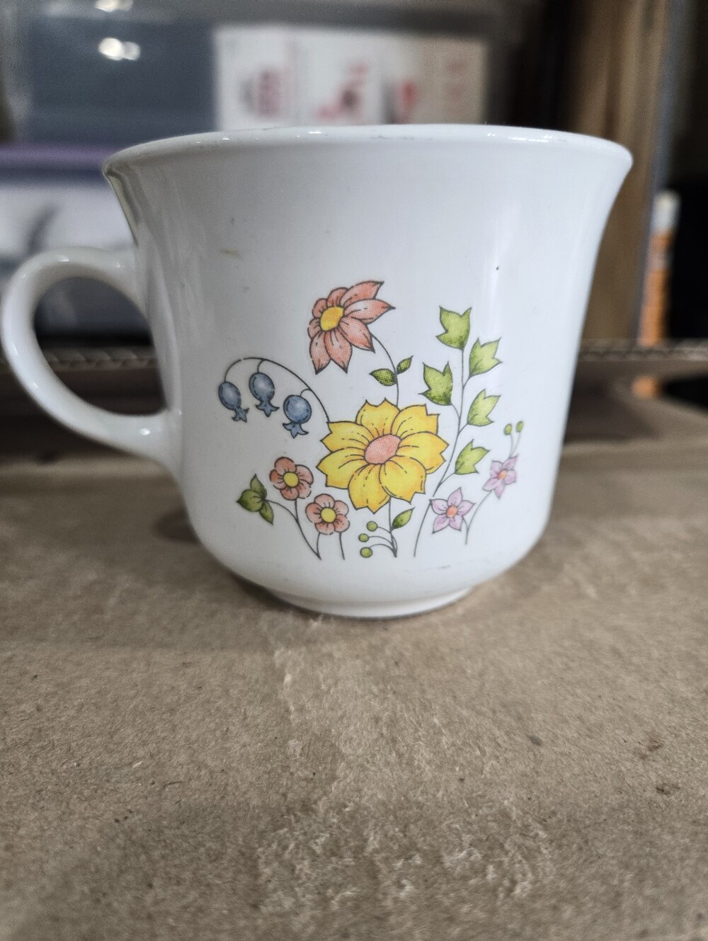Vintage Corelle " Spring Meadow" pattern 1 service of 4 cups and 4 saucers